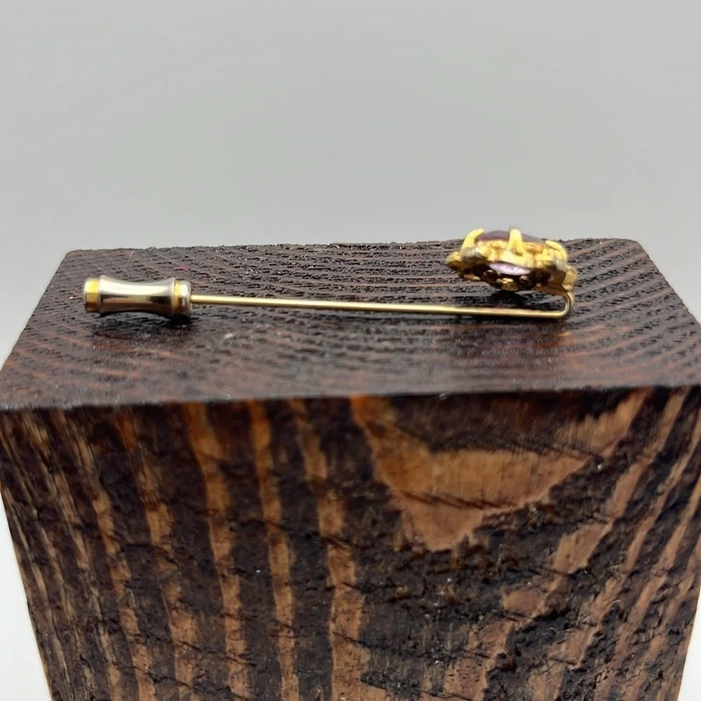 Delicate vintage gold tone stick pin light purple/lavender center “stone” - Picture 2 of 8